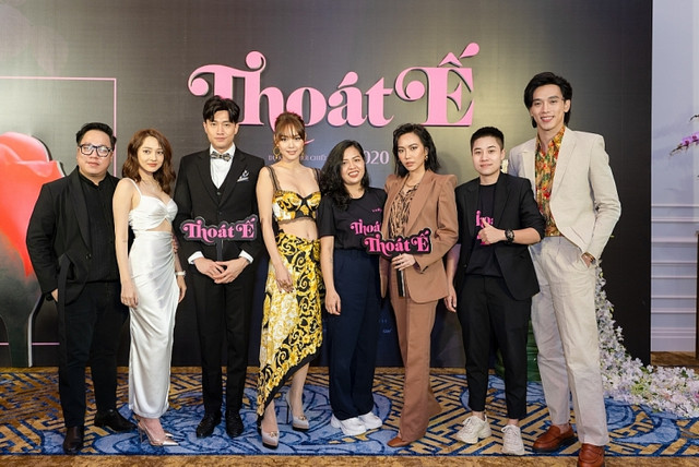 Bức ảnh “nghiệt ngã” làm lộ chiều cao thật của Bảo Anh - Hình 4 Buc anh “nghiet nga” lam lo chieu cao that cua Bao Anh-Hinh-4