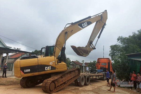 Mưa dữ đội, cứu hộ vào thủy điện Rào Trăng 3 ngừng di chuyển - Hình 2 Mua du doi, cuu ho vao thuy dien Rao Trang 3 ngung di chuyen-Hinh-2