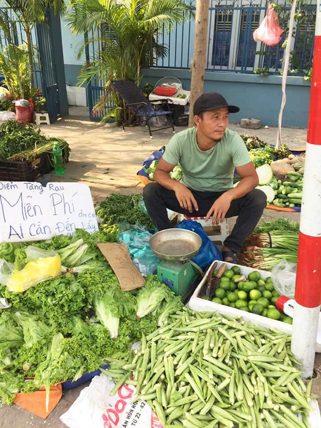 Sau tấm biển “Không đeo khẩu trang bán đắt gấp đôi” của anh bán rau - Hình 6 Sau tam bien “Khong deo khau trang ban dat gap doi” cua anh ban rau-Hinh-6