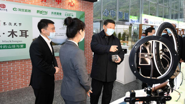 Nữ tiếp viên hàng không bỏ việc đi bán hàng livestream, kiếm tiền khủng - Hình 2 Nu tiep vien hang khong bo viec di ban hang livestream, kiem tien khung-Hinh-2