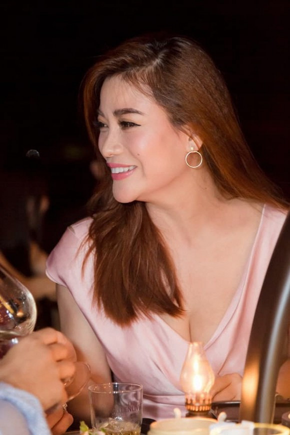 Trương Ngọc Ánh lộ “vai u thịt bắp”, gương mặt mũm mĩm - Hình 3 Truong Ngoc Anh lo “vai u thit bap”, guong mat mum mim-Hinh-3