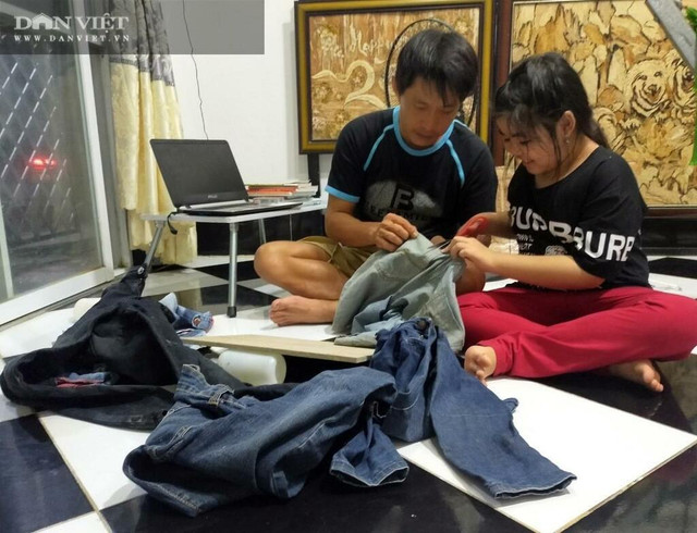 Trai làng biến bẹ chuối, quần bò cũ thành tranh độc đáo - Hình 7 Trai lang bien be chuoi, quan bo cu thanh tranh doc dao-Hinh-7