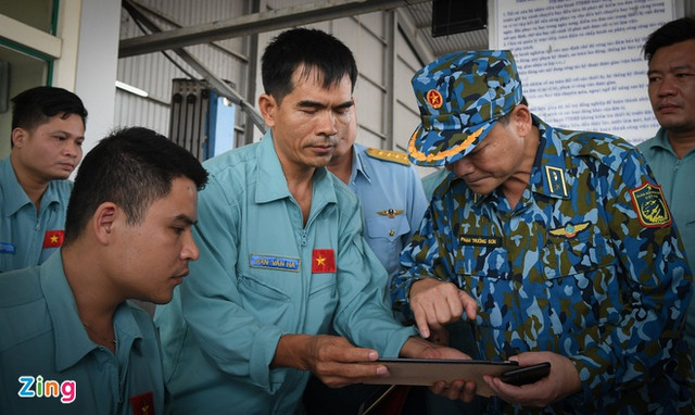 Máy bay không quân Việt Nam tiếp cận Rào Trăng 3 gặp khó khăn gì? May bay khong quan Viet Nam tiep can Rao Trang 3 gap kho khan gi?