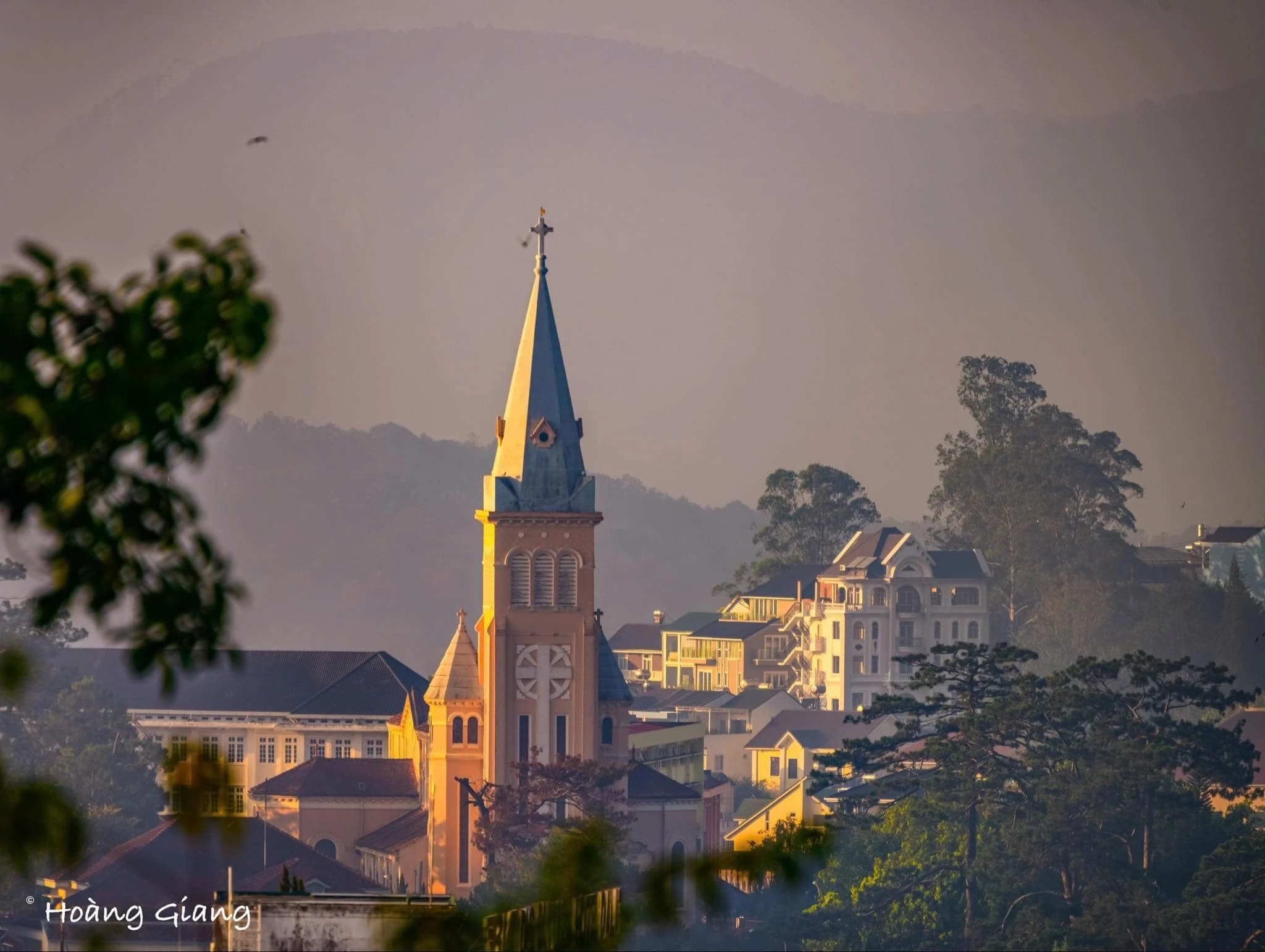 Nhà thờ Con Gà, điểm dừng chân không thể bỏ qua khi đến Đà Lạt