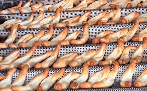 Bánh mì 'oằn tà là vằn' Hải Phòng có gì hấp dẫn khiến nhiều người tìm mua?