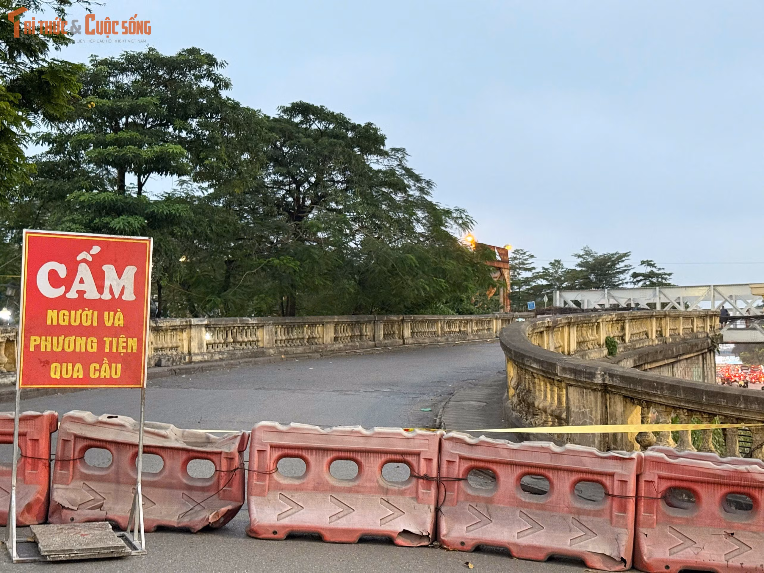 Cầu Long Biên tạm 'đóng cửa' 60 ngày để sửa chữa, người dân đi lại thế nào?