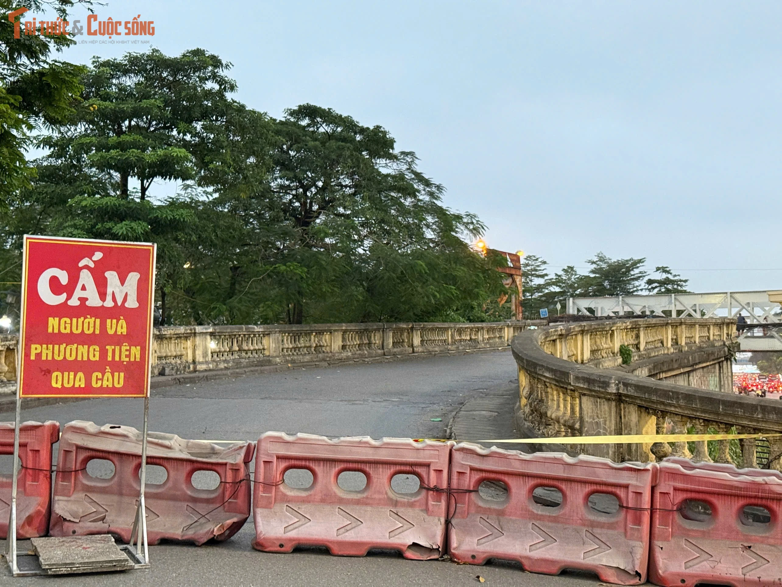 Cầu Long Biên tạm 'đóng cửa' 60 ngày để sửa chữa, người dân đi lại thế nào?