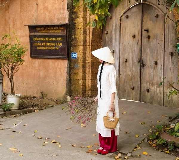 Làng cổ Đường Lâm hút khách đến chụp áo dài giữa không gian làng quê Bắc Bộ