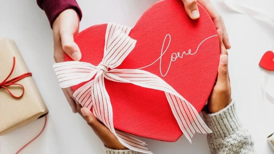 Gợi ý quà Valentine ấm áp cho các cặp đôi yêu xa