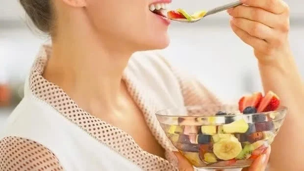 Ăn gì để ngăn ngừa tóc bạc sớm?