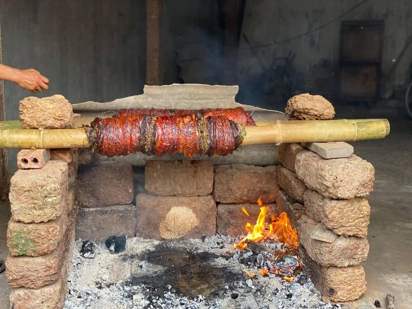 Đặc sản Đường Lâm khiến du khách mê mẩn bởi lớp bì giòn rộp