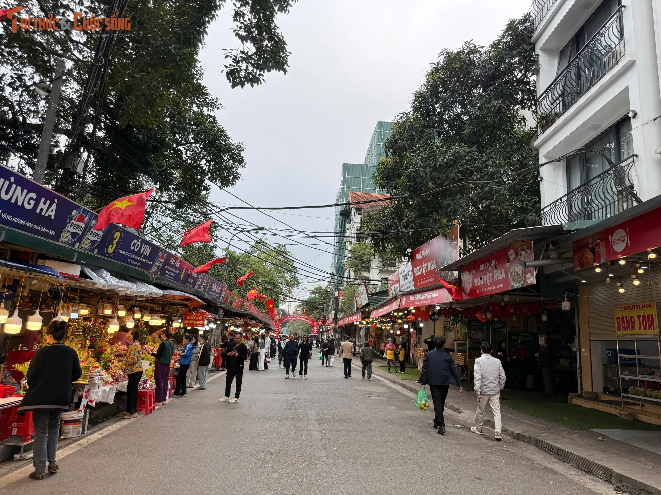 Phủ Tây Hồ đổi khác gọn gàng từ hàng quán đến giao thông