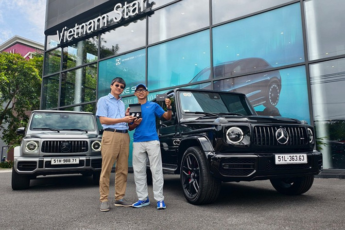 Mercedes-AMG G63 phiên bản Special Edition rất đặc biệt của đại gia TP.HCM mới tậu sẽ phụ vụ cho chuyến đi từ Việt Nam đến tận Mông Cổ, có giá lăn bánh lên tới hơn 12 tỷ đồng. Chưa hết, anh còn đầu tư cho xế cưng biển số 51L-363.63 có giá 245 triệu đồng, tương đương 1 chiếc xe điện VinFast VF3.