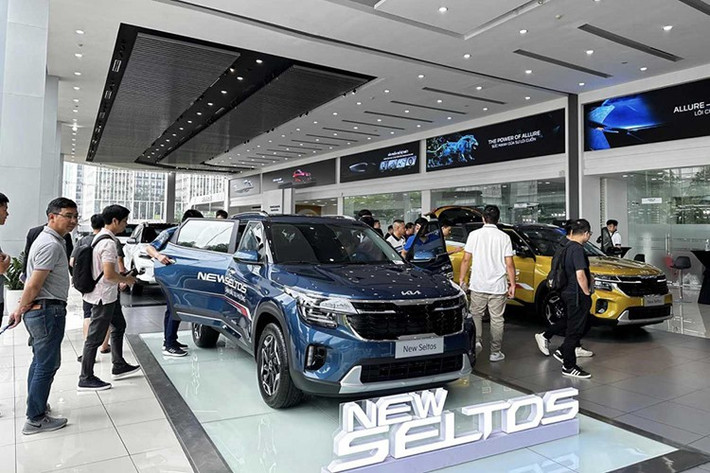 Cụ thể, khách hàng mua mẫu CUV cỡ B Kia Seltos thế hệ mới chính hãng tại Việt nam trong tháng 7/2025 này sẽ được ưu đãi từ 30 - 55 triệu đồng. Trong đó, phiên bản tiêu chuẩn 1.5L AT được ưu đãi 30 triệu đồng.