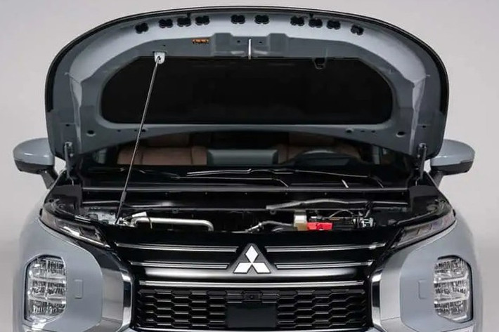 Montero từng là biểu tượng của dòng xe off-road những năm 1980–1990. Với thành tích vang dội tại Dakar Rally, mẫu SUV này đã xây dựng được danh tiếng bền vững nhờ khả năng vận hành mạnh mẽ và bền bỉ trên mọi địa hình.