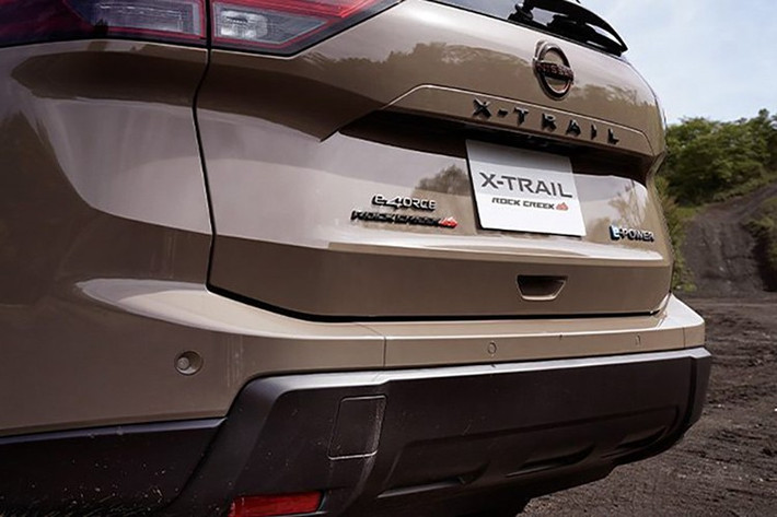 Ngoài ra, mẫu xe SUV Nissan X-Trail 2026 mới còn tích hợp hệ thống Google Built-in, cho phép sử dụng Google Maps, Assistant và Play Store ngay trên màn hình trung tâm