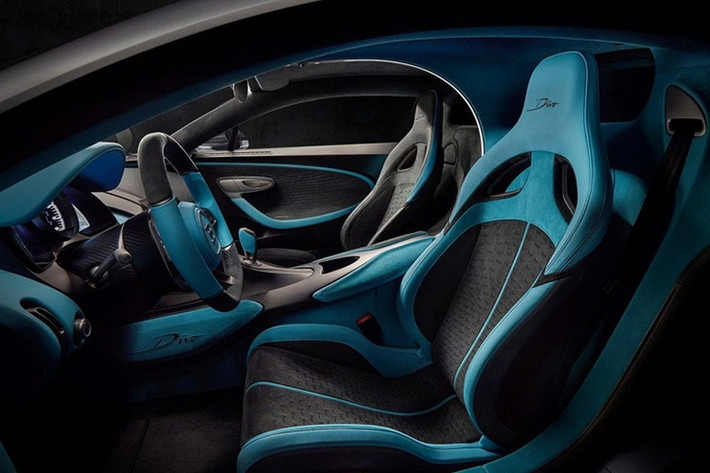 Mức giá siêu xe Bugatti Divo được bán ra khi mởi mắt khoảng gần 6 triệu đô la (tương đương hơn 137 tỷ đồng) và hiện nó còn đắt và khó mua hơn nữa, nên không có gì ngạc nhiên khi nó không thường xuyên được chú ý.