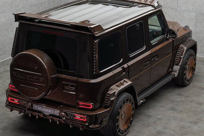 Chiếc Linea D'Arabo mới nhất của Mansory được cho là một chiếc xe bespoke, nghĩa là khả năng bắt gặp nó ngoài đời thực gần như bằng không, và đó là một điều tốt, bởi vì không nhiều người muốn tận mắt chứng kiến chiếc Mercedes -AMG G63 hào nhoáng này.