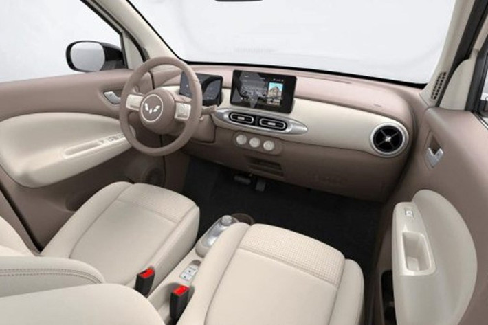 Với kích thước chỉ 2.400 x 1.380 x 1.580 mm, Nano S05 EV cực kỳ nhỏ gọn, hướng tới đối tượng người dùng cá nhân, di chuyển ngắn trong đô thị. Xe được trang bị pin cho quãng đường 120-150 km/lần sạc, có hỗ trợ 2 chuẩn sạc tại nhà và trạm công cộng theo chuẩn CCS.