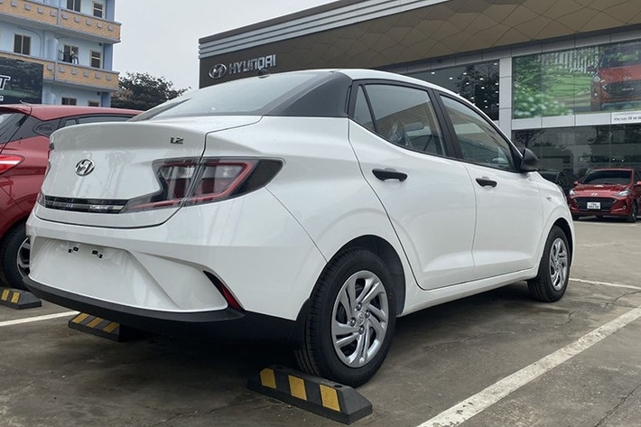 Động cơ kết hợp với hộp số sàn 5 cấp. Theo công bố, mức tiêu thụ nhiên liệu trung bình của xe chỉ 5,34 lít/100km, giúp Grand i10 MT trở thành lựa chọn tiết kiệm hàng đầu trong phân khúc xe nhỏ cỡ A.