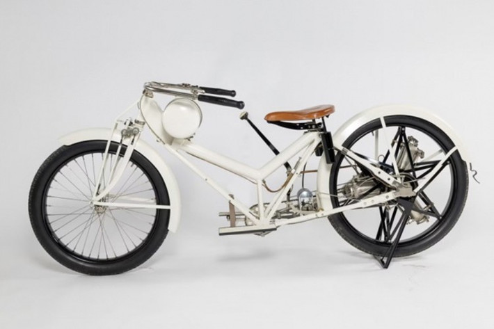 Williams Clady đời 1915 là một trong 4 nguyên mẫu được chế tạo. Đây là chiếc duy nhất trên thế giới hiện được tìm thấy. Xe sử dụng động cơ hướng kính (hay hướng tâm) nằm ở bánh sau.