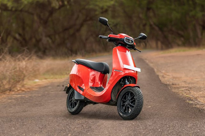 Mới đây, Ola Electric đã ra mắt mẫu xe tay ga điện mới S1 Pro Sport tại sự kiện Sankalp của hãng. Xe có giá bán lẻ đề xuất là 1,50 lakh rupee (khoảng 39 triệu đồng) và là phiên bản thể thao hơn của mẫu Ola S1 Pro.
