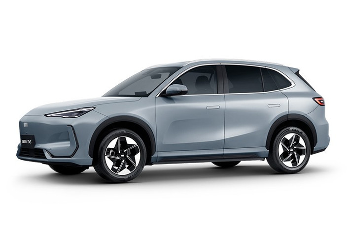 Geely cũng không nằm ngoài cuộc đua khi chuẩn bị ra mắt mẫu SUV điện EX5 tại Việt Nam. Mẫu xe đã xuất hiện tại một số sự kiện trong nửa đầu năm 2025 và dự kiến ra mắt chính thức vào cuối năm nay. EX5 là SUV hạng C với kích thước dài x rộng x cao lần lượt là 4.615 x 1.901 x 1.670 mm, chiều dài cơ sở đạt 2.750 mm.