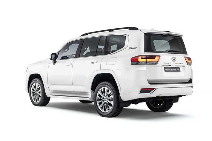 Mặc dù được điện hóa, mẫu xe Toyota Land Cruiser 300 Series HEV vẫn hướng đến khả năng vận hành thực dụng, với hệ thống treo, khung gầm và dẫn động được tinh chỉnh để giữ nguyên năng lực off-road truyền thống.