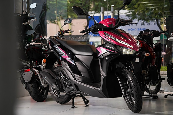 Đây là lô xe Honda Vario 125 đầu tiên nhập khẩu từ Malaysia về Việt Nam thông qua một cửa hàng không chính hãng chuyên kinh doanh xe máy nhập khẩu tại TP.HCM. Tuy nhiên, số lượng xe Honda Vario 125 nhập Malaysia về Việt Nam không nhiều như Indonesia do Honda Việt Nam (HVN) và một số cửa hàng đang phân phối.