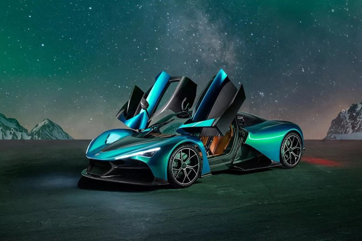 Zenvo đã chế tạo hypercar trong hơn 15 năm, nhưng những siêu xe mới nhất của hãng không chỉ tân tiến về kỹ thuật mà còn có vẻ đẹp không thua kém các thương hiệu nổi tiếng hơn. Công ty Đan Mạch đã công bố hình ảnh của Aurora Tur mới trước khi xuất hiện tại Lễ hội tốc độ Goodwood 2025.