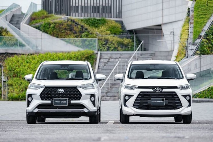 Trong khi đó, Toyota Veloz Cross và Avanza Premio cũng nhập cuộc với ưu đãi 100% lệ phí trước bạ và 1 năm bảo hiểm thân vỏ. Tổng giá trị khuyến mại dao động từ 64,7 đến 75 triệu đồng, tùy từng dòng xe.