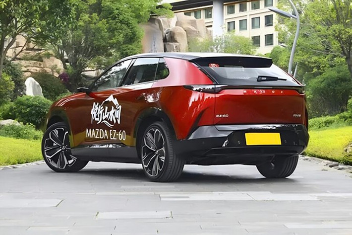 Giống như chiếc sedan EZ-6 trước đó, EZ-60 dựa trên kiến trúc EPA của Changan. Về kích thước, xe có chiều dài 4.850 mm, rộng 1.935 mm và cao 1.620 mm, với chiều dài cơ sở 2.902 mm.