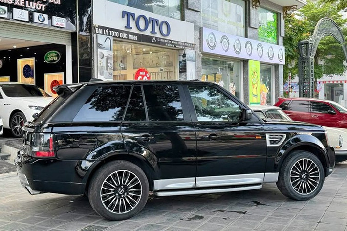 Cũng không ít người nhận định, mua chiếc Range Rover HSE sản xuất đời 2008 này về "chỉ lau để ngắm thôi". Ngoài ra, nhiều người e ngại khối động cơ xăng 4.4L trên xe Range Rover HSE là cỗ máy ngốn xăng, linh kiện thay thế đắt đỏ, khiến người mua tốn kém chi phí nuôi xe.