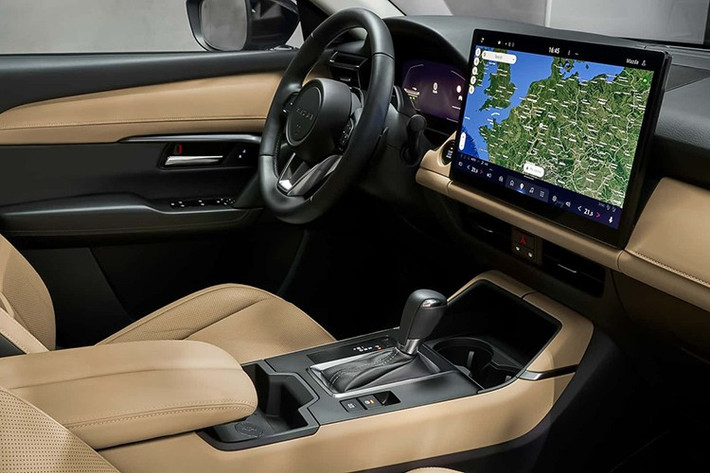 Song song với CX-5 hybrid, Mazda cũng sẽ tung ra mẫu xe thuần điện đầu tiên do hãng phát triển nội bộ, nhằm từng bước xây dựng vị thế trong phân khúc EV.
