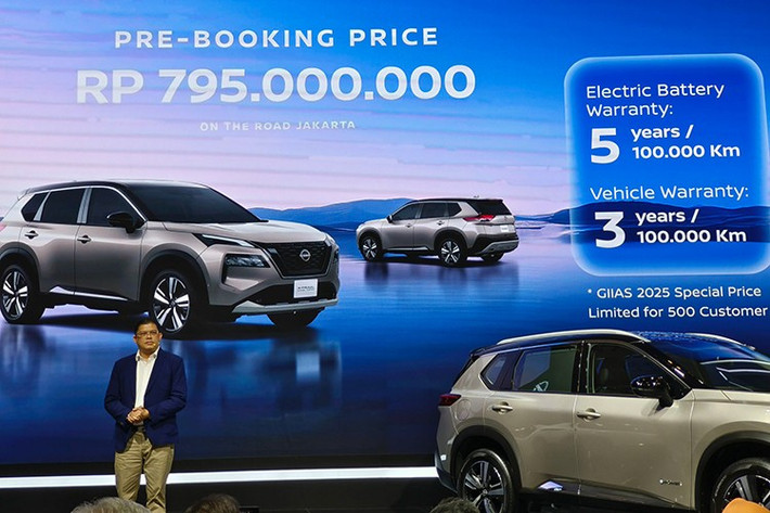 Mức giá xe Nissan X-Trail e-POWER e-4ORCE 2026 tại Indonesia khởi điểm từ 795 triệu rupiah (tương đương khoảng 1,28 tỷ đồng).Việc Nissan chọn Indonesia làm nơi ra mắt X-Trail e-POWER e-4ORCE cho thấy tầm quan trọng ngày càng tăng của khu vực Đông Nam Á trong chiến lược điện hóa toàn cầu.