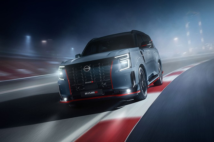 Nissan Patrol (hay còn được gọi là Armada ở thị trường Mỹ) thế hệ mới vừa ra mắt vào hồi tháng 9/2024 nhưng đã có phiên bản Nismo với công suất lớn hơn, hệ thống lái tinh chỉnh, hệ thống treo thể thao hơn và tiếng pô giàu cảm xúc hơn.