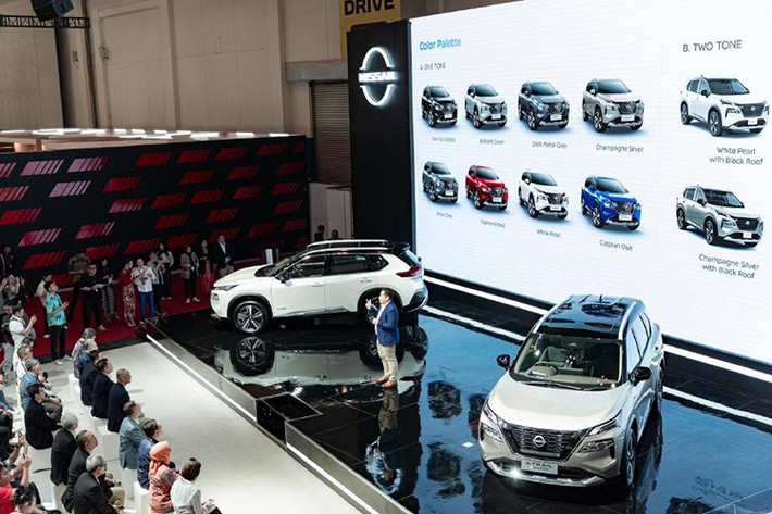 Nissan đã chính thức giới thiệu mẫu SUV 7 chỗ X-Trail e-POWER e-4ORCE thế hệ mới tại Triển lãm GIIAS 2025, diễn ra ở Indonesia. Đây là phiên bản sử dụng công nghệ e-POWER kết hợp dẫn động bốn bánh toàn thời gian e-4ORCE, được nhập khẩu nguyên chiếc từ Nhật Bản.