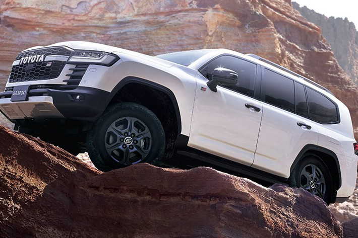 Theo công bố, Toyota chỉ sản xuất 12 chiếc Land Cruiser GR Sport Rally Raid, đồng thời cung cấp thêm 12 gói độ hoàn chỉnh cho khách hàng hiện tại. Giá bán của phiên bản đặc biệt là 9,38 triệu yen (khoảng 63.500 USD - tương đương 1,66 tỷ đồng).