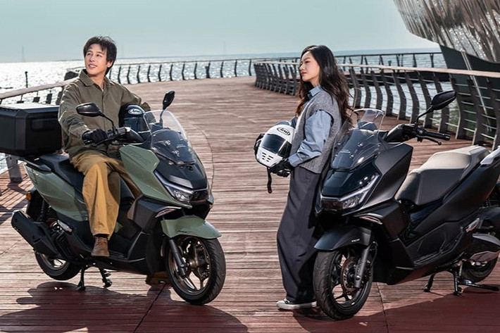 Sau khi được ra mắt chính thức tại Trung Quốc vào cuối năm 2024 với mẫu Honda NWG150 – sản phẩm do Wuyang Honda phát triển – thì mới đây, Sundiro Honda, một liên doanh khác của Honda tại Trung Quốc, cũng đã giới thiệu mẫu xe song song mang tên Honda NS150GX 2025 mới.