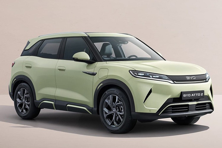 Hiện chưa rõ hãng BYD có kế hoạch bán phiên bản giá rẻ mới của Atto 2 ở thị trường Việt Nam hay không. Ra mắt Việt Nam vào hồi đầu tháng 7/2025, mẫu xe chỉ có 1 phiên bản và giá bán từ 669 triệu đồng.