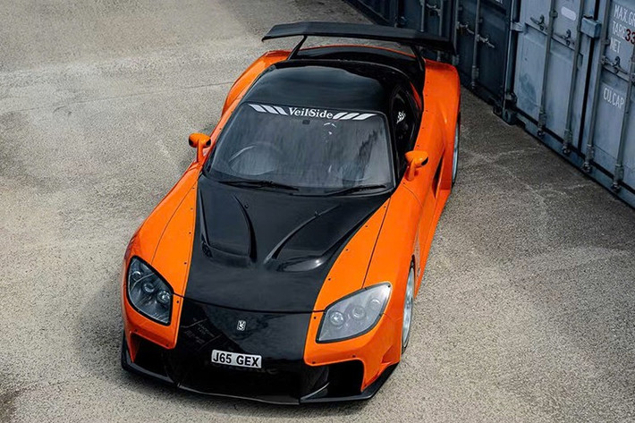 Chiếc Mazda RX-7 VeilSide 1992 xuất hiện trong Fast and Furious : Tokyo Drift này thực tế nó đẹp mê hồn, đến mức một tay chơi nào đó đã vừa bỏ ra tới 911.000 bảng Anh (1,22 triệu USD - hơn 25 tỷ đồng) để mua nó.