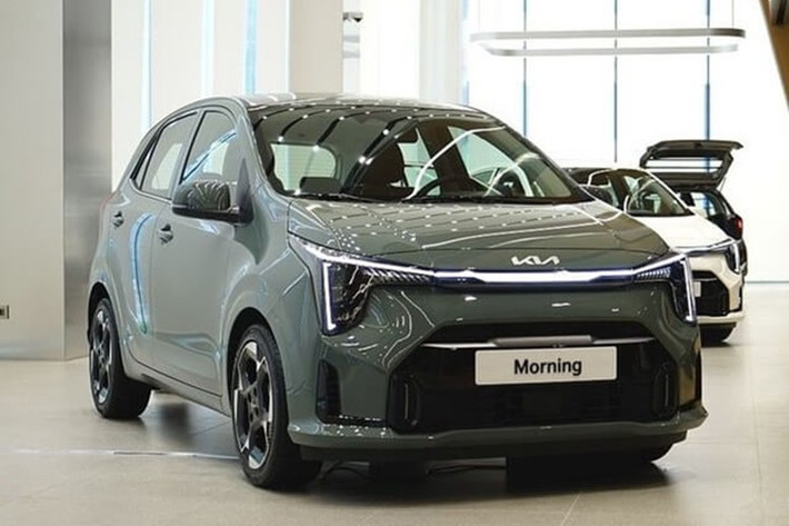 Kia Morning Tương tự tháng liền trước, tháng 6/2025 tiếp tục chứng kiến sự xuất hiện của Kia Morning trong top 10 ô tô bán kém nhất thị trường Việt Nam. Mẫu xe này bán ra 6 chiếc, tăng trưởng 50%. Sự thay đổi trong thị hiếu của người tiêu dùng cùng sự xuất hiện của những mẫu ô tô mới hấp dẫn hơn, bao gồm cả xe điện với mức giá tương đương, đã khiến xe hạng A nói chung và Kia Morning nói riêng đánh mất sức hút.