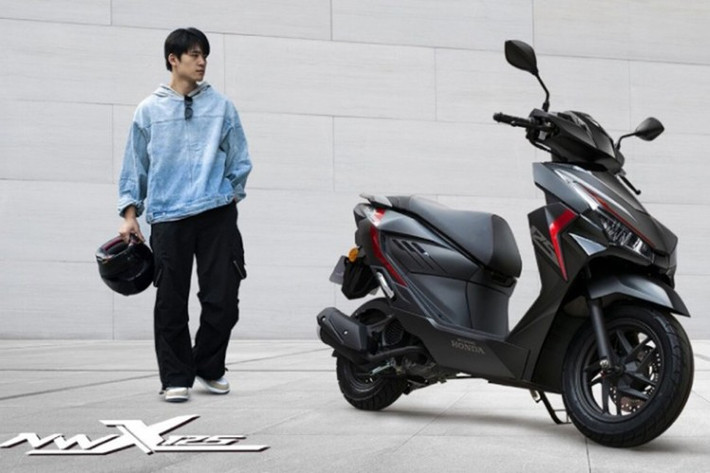 Kết hợp với hộp số vô cấp CVT cho khả năng vận hành êm ái. Tốc độ tối đa của xe có thể đạt tới 90 km/h, bình xăng 5,7 lít và mức tiêu thụ nhiên liệu là 1,85L/100 km.