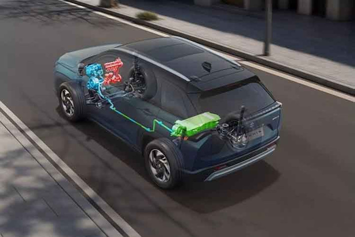 Nằm bên dưới nắp ca-pô của Suzuki Victoris là 3 tùy chọn động cơ. Đầu tiên là hệ truyền động mild hybrid với máy xăng 4 xi-lanh, dung tích 1.5L, cho công suất tối đa 103 mã lực.