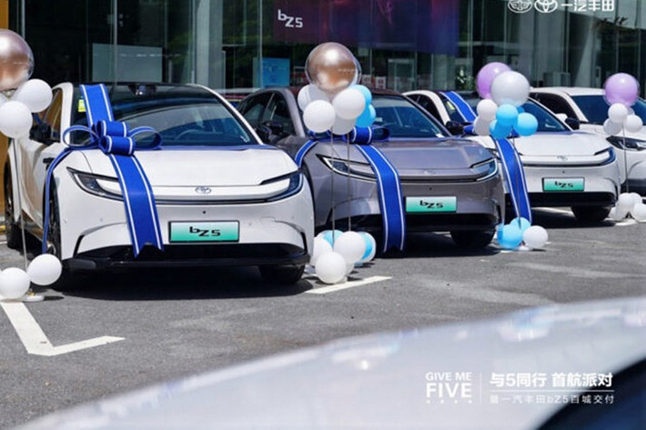 Chiếc SUV này được định vị để cạnh tranh trực tiếp với các đối thủ cùng phân khúc như Tesla Model Y, Deepal S07 hay Leapmotor C10, với điểm mạnh là giá thành dễ tiếp cận, trang bị hiện đại và phạm vi vận hành ấn tượng.
