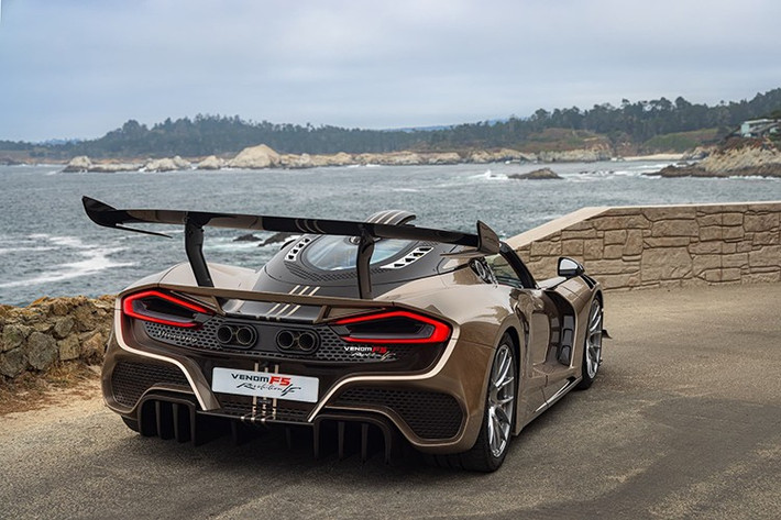 Thương hiệu này cũng ra mắt Venom F5 Revolution Evolution, được hãng gọi là mẫu xe đường trường sử dụng động cơ đốt trong mạnh mẽ nhất thế giới. Đây được coi là thế hệ tiếp theo của F5. Những chủ sở hữu đã sở hữu F5 có thể nâng cấp lên thông số kỹ thuật này.
