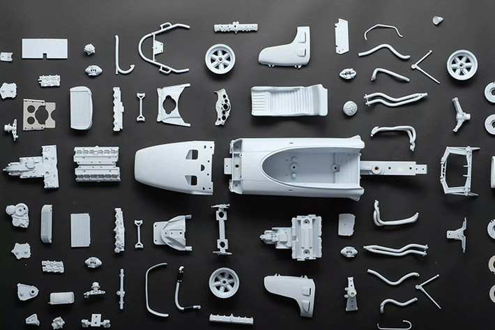 Chiến thắng đầu tiên của Honda tại giải đua Công thức 1 diễn ra một năm sau khi ra mắt, tại Giải đua ôtô Công thức 1 Mexico năm 1965. Với tay đua Richie Ginther cầm lái, chiếc xe đua sản xuất tại Nhật Bản không chỉ giành chiến thắng mà còn làm được điều đó một cách xuất sắc, dẫn đầu trong mọi vòng đua.