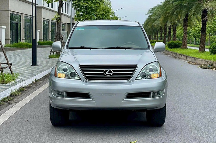 Dù không còn ở đỉnh cao phong độ, những mẫu SUV hạng sang đời cũ vẫn sở hữu giá trị sử dụng rõ rệt trong tầm giá dưới 400 triệu đồng.Với số tiền chỉ ngang một chiếc xe hạng A mới, người dùng có thể tiếp cận những chiếc xe từng thuộc phân khúc cao cấp, được trang bị hệ dẫn động bốn bánh, động cơ mạnh mẽ cùng nội thất tiện nghi.