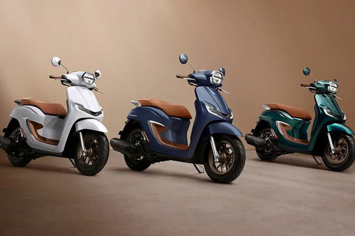 Honda Stylo 160 là mẫu xe tay ga mang thiết kế hiện đại, xe từng chính thức bán ra thị trường từ năm 2024. Stylo 160 nâng cấp gây ấn tượng với lối thiết kế đẹp mắt và tích hợp các trang bị hiện đại hàng đầu. Phiên bản 2025 vừa được Astra Honda Motor (Honda tại Indonesia) ra mắt vẫn kế thừa những đặc trưng của dòng này.