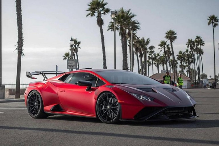 Lamborghini Huracan đã được thay thế bởi Temerario. Tuy nhiên, điều đó không làm nó kém phần đặc biệt, bởi phiên bản Huracan STO ra đời với công suất 631 mã lực, đạt tốc độ tối đa 193 dặm/giờ (310 km/giờ), và khả năng tăng tốc từ 0-100 km/giờ trong 3,0 giây.